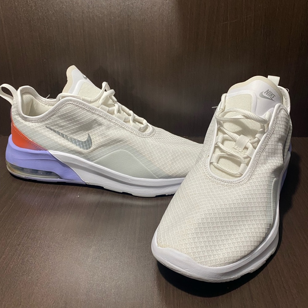 Nike Air Max Motion  Women Size 11 Running Shoes